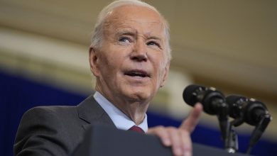 Faisant écho à un slogan de son prédécesseur, Biden suggère d’« enfermer » Trump